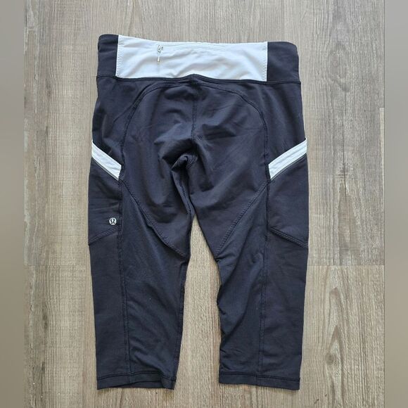 Lululemon crop leggings black with white accents size 8 - Picture 1 of 3